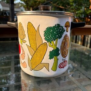 Vintage 1970s San Ignacio Kitsch enamelware stock pot